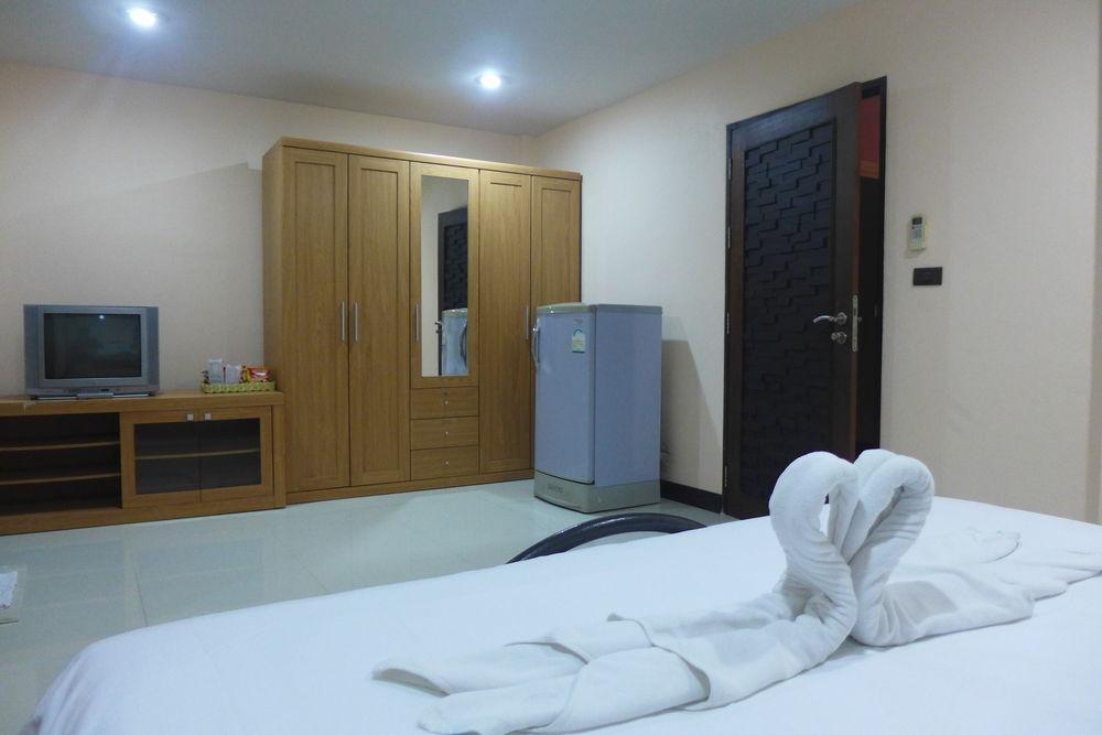 Bgw Phuket Hostel Patong Екстериор снимка