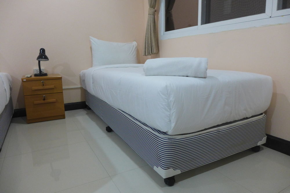 Bgw Phuket Hostel Patong Екстериор снимка