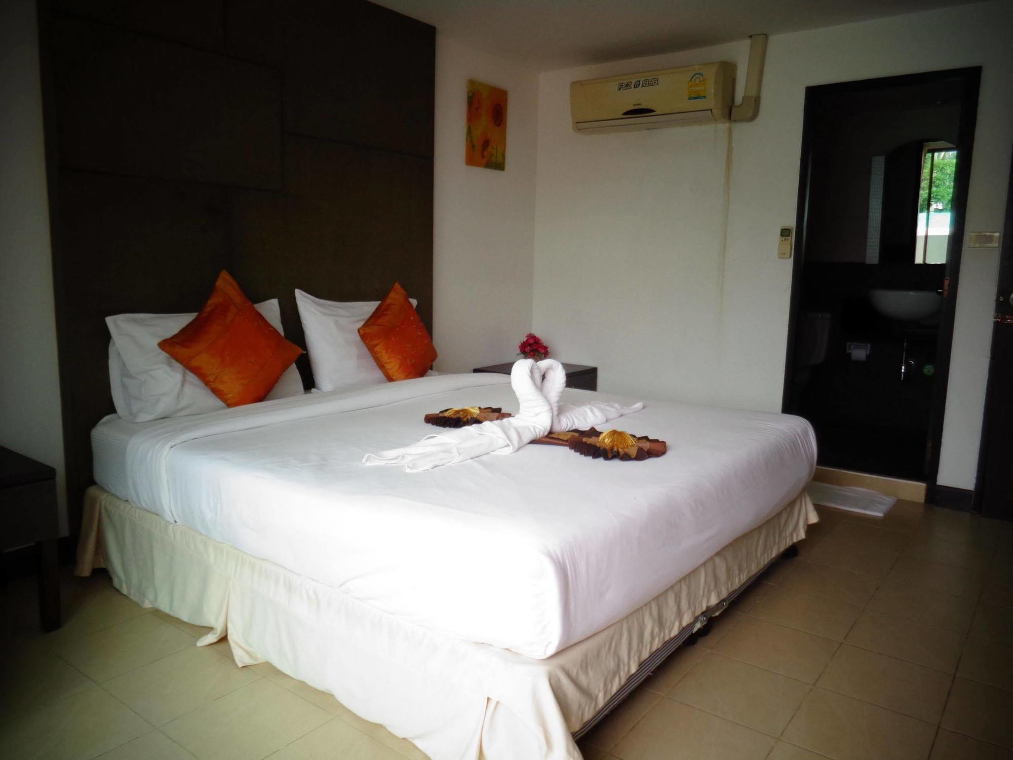 Bgw Phuket Hostel Patong Екстериор снимка