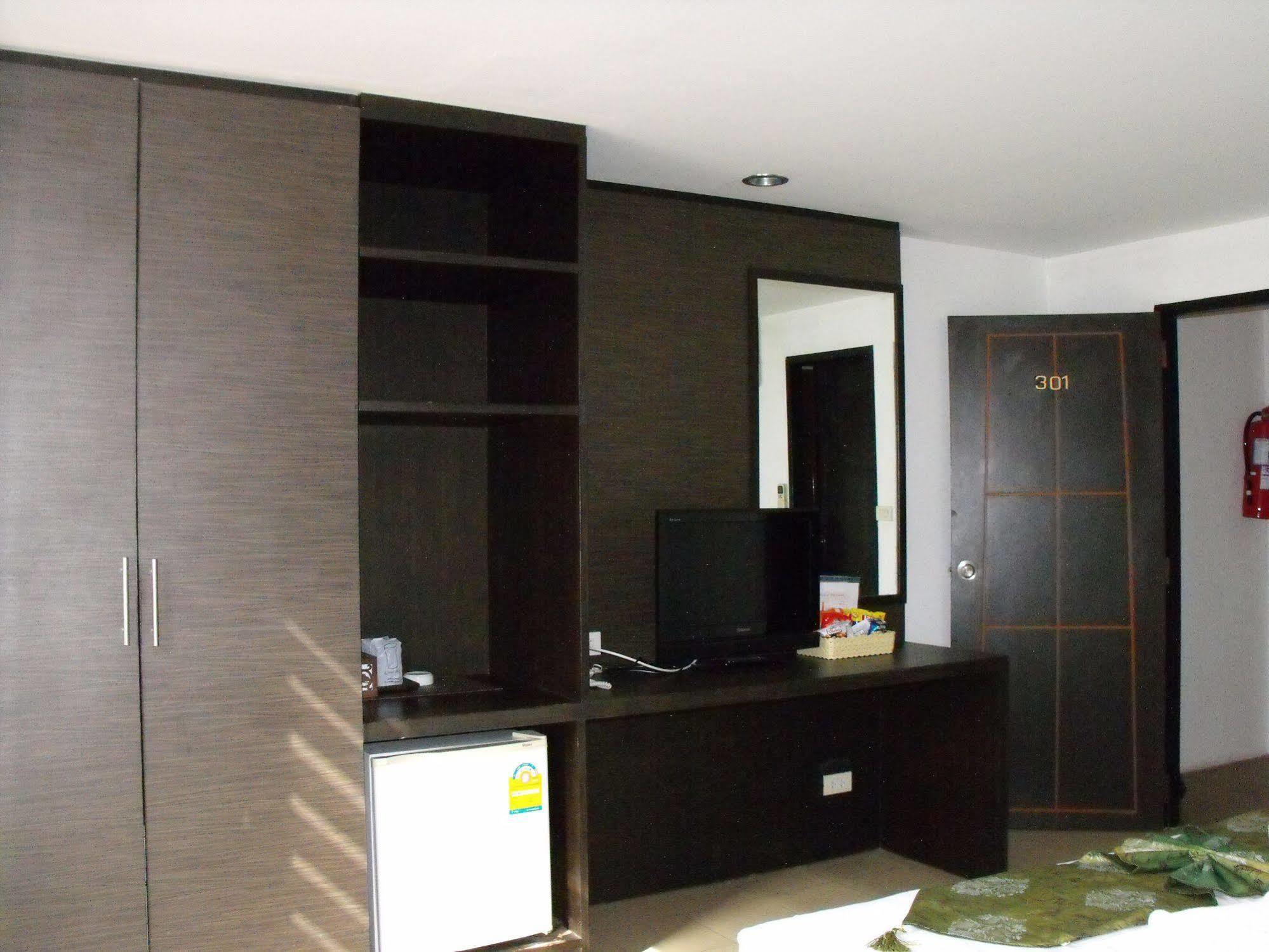 Bgw Phuket Hostel Patong Екстериор снимка