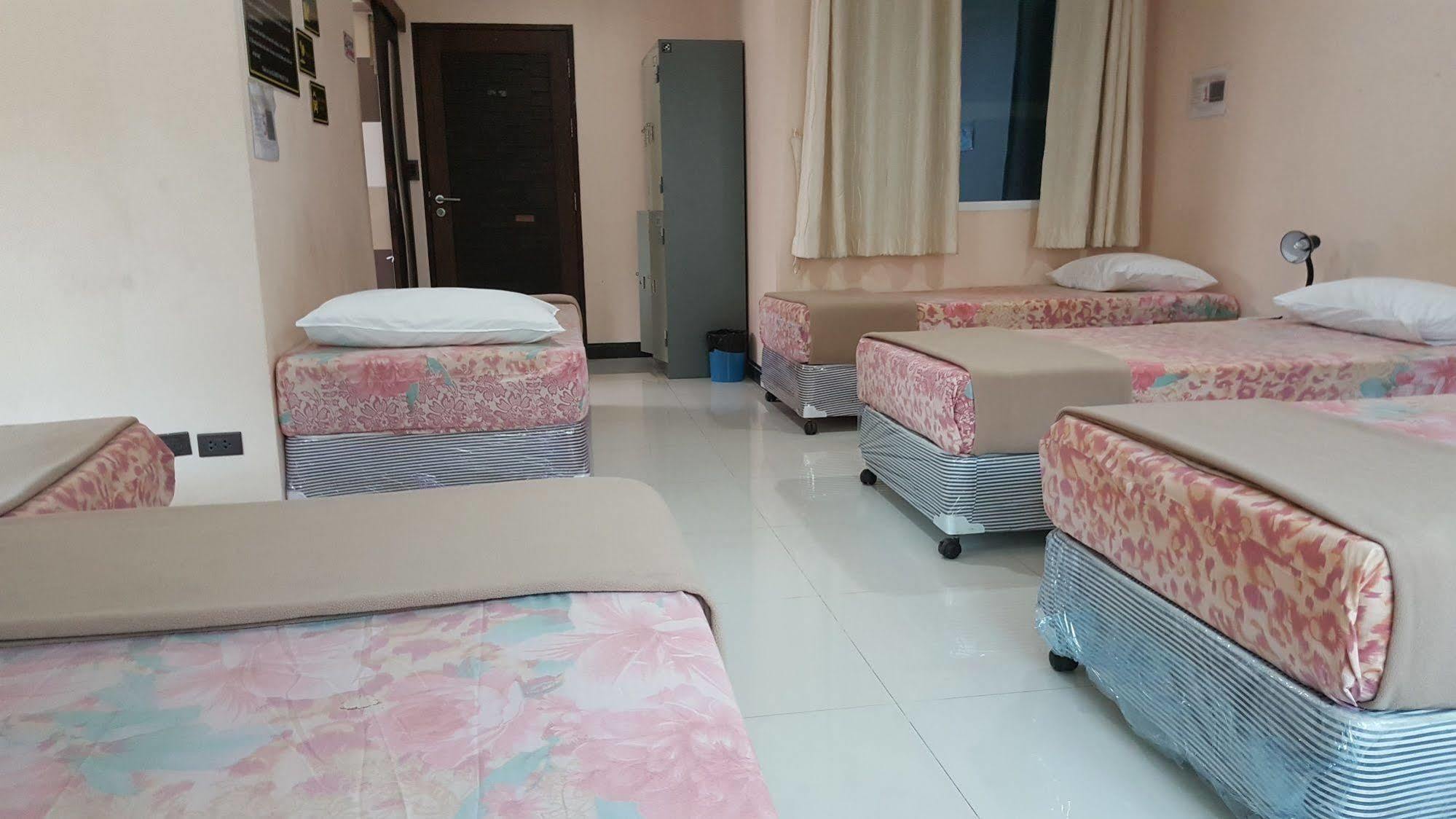 Bgw Phuket Hostel Patong Екстериор снимка