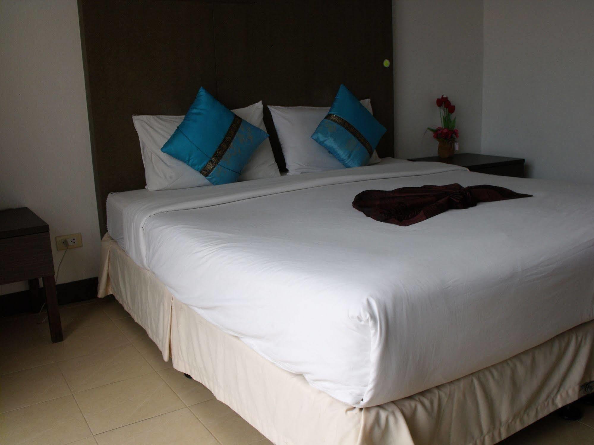 Bgw Phuket Hostel Patong Екстериор снимка