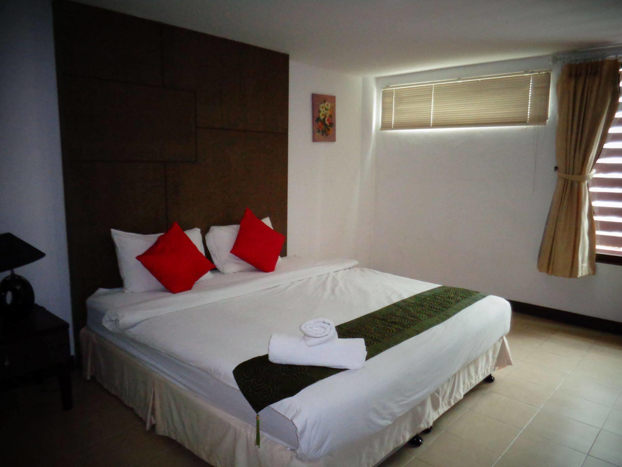 Bgw Phuket Hostel Patong Екстериор снимка