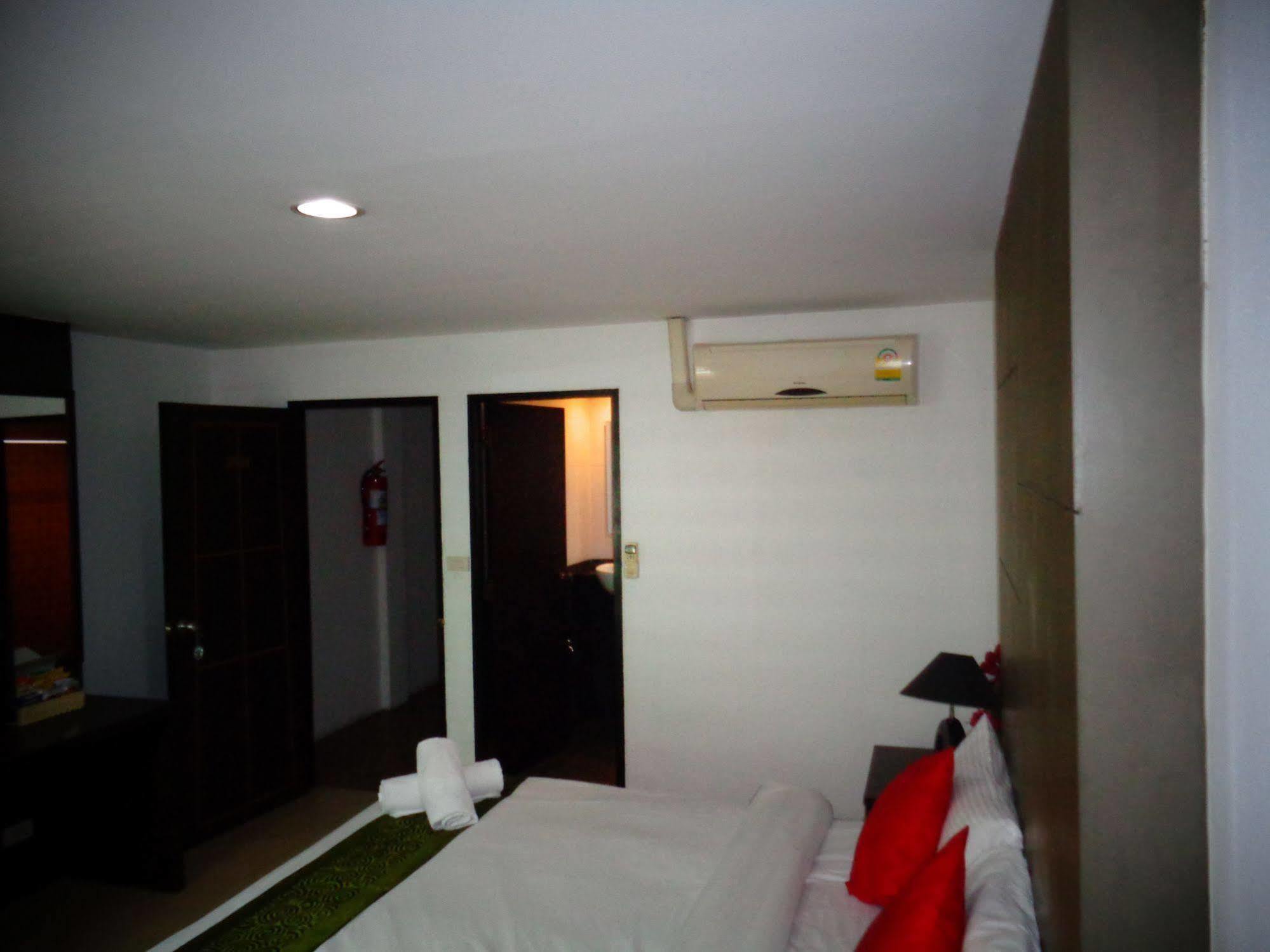 Bgw Phuket Hostel Patong Екстериор снимка