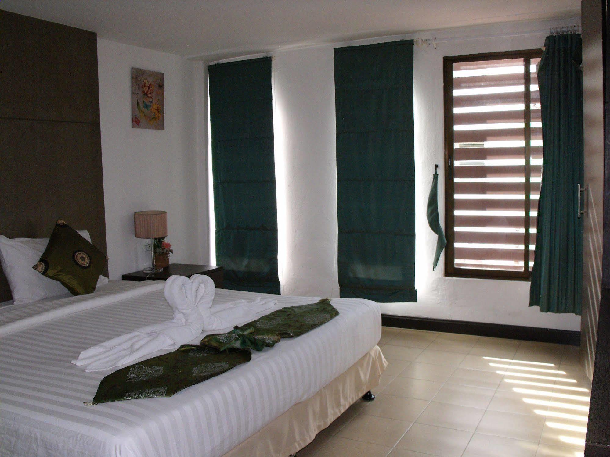 Bgw Phuket Hostel Patong Екстериор снимка